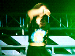 [GIFS/PICS][5/10/2012] Quyến rũ từng cm  Yuri SNSD SMTOWN 2012 Dance Battle GIF